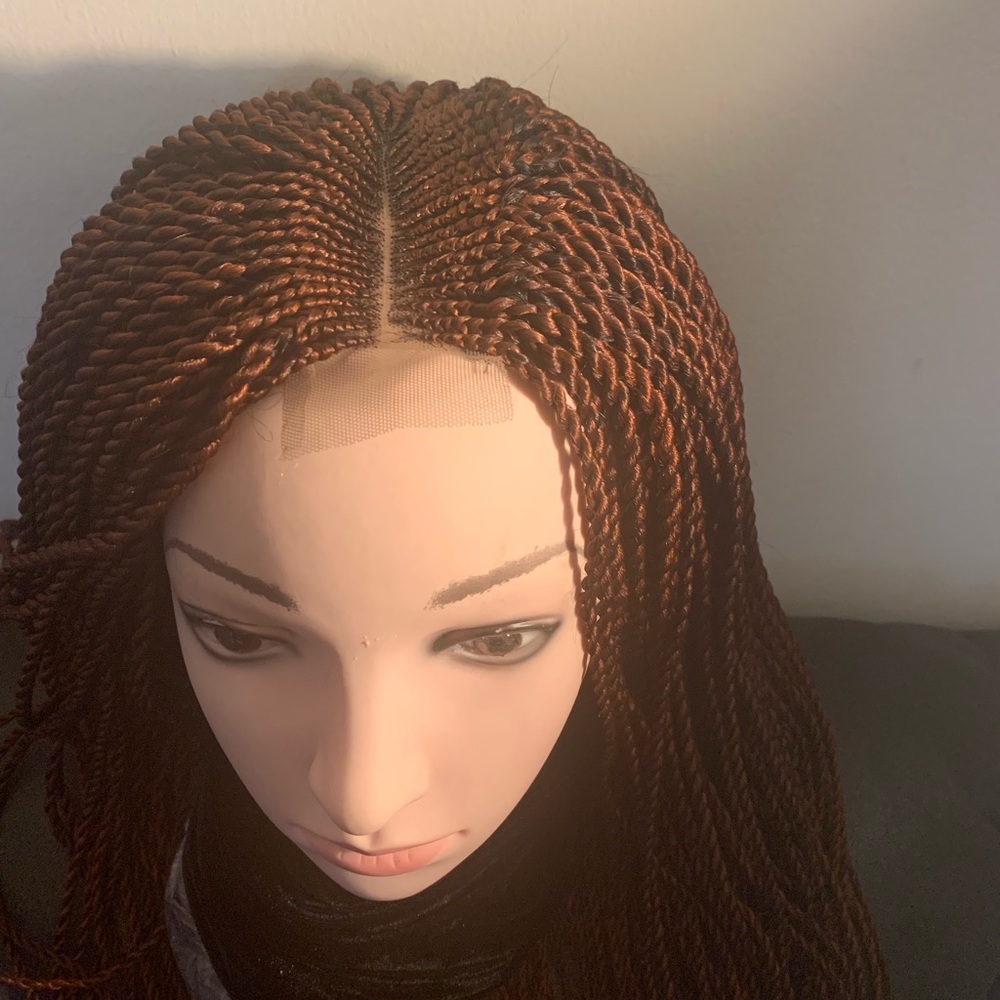 Beautiful braided wig - Picture 6 of 8